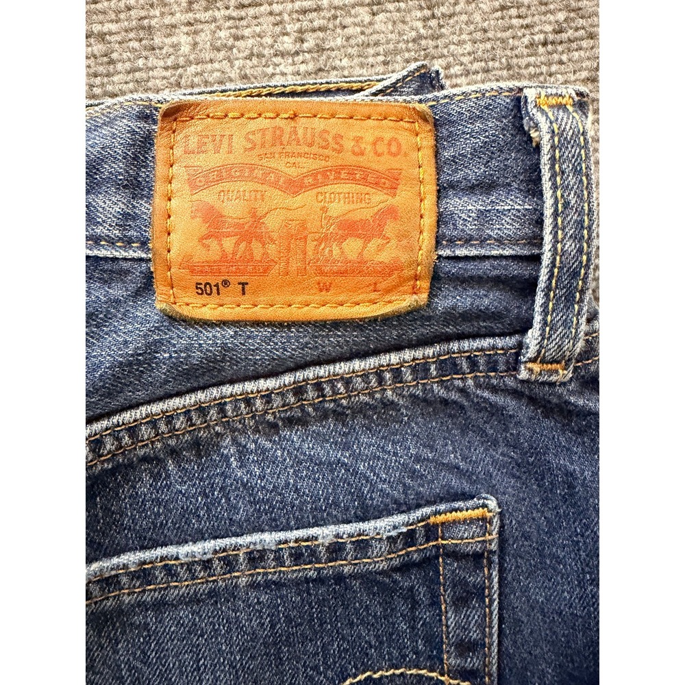 Vintage Levi's 501 T Womens Tapered Jeans 26x28 Medium Wash Distressed Button Fl - Picture 2 of 16